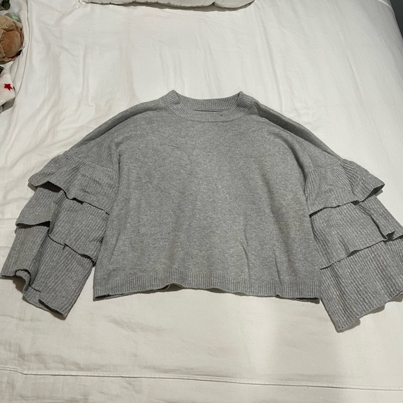 Who What Wear gray sweater with fun detailed flared sleeves size xl - Picture 2 of 5